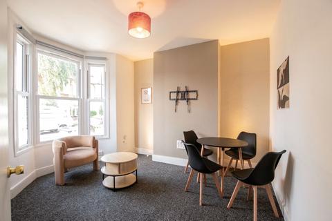 5 bedroom property to rent, Madeira Road, London, E11