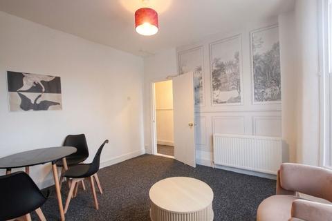5 bedroom property to rent, Madeira Road, London, E11