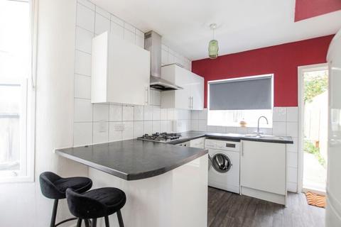 5 bedroom property to rent, Madeira Road, London, E11