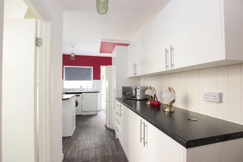 5 bedroom property to rent, Madeira Road, London, E11