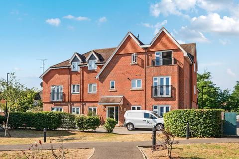 1 bedroom flat for sale, Raynham Close, Burpham, Guildford, GU4