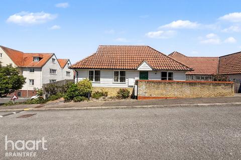 2 bedroom semi-detached bungalow for sale, Meadow Park, Braintree