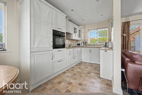 2 bedroom semi-detached bungalow for sale, Meadow Park, Braintree