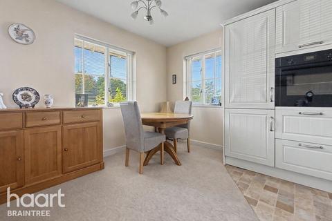 2 bedroom semi-detached bungalow for sale, Meadow Park, Braintree