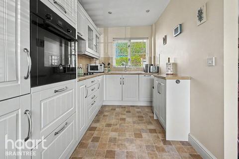 2 bedroom semi-detached bungalow for sale, Meadow Park, Braintree