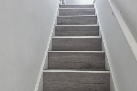2 bedroom end of terrace house to rent, HAYES, Greater London UB4