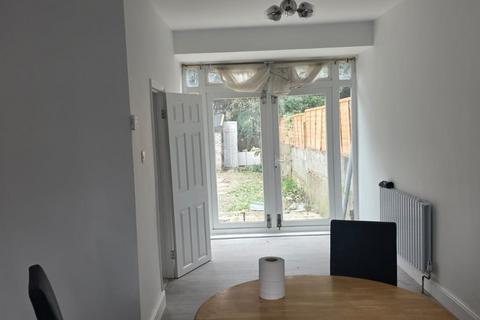 2 bedroom end of terrace house to rent, HAYES, Greater London UB4