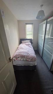 2 bedroom flat to rent, Lovegrove Drive, Slough SL2