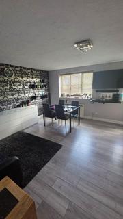 2 bedroom flat to rent, Lovegrove Drive, Slough SL2