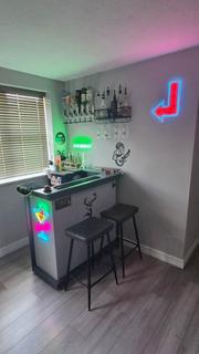 2 bedroom flat to rent, Lovegrove Drive, Slough SL2