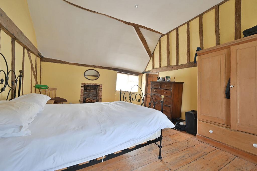 Bedroom, fireplace