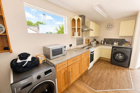 2 bedroom detached bungalow to rent, Stanwell Road, Horton, Slough, SL3