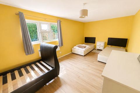 2 bedroom detached bungalow to rent, Stanwell Road, Horton, Slough, SL3