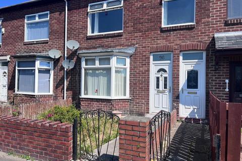 3 bedroom flat to rent, Wellington Road, Gateshead NE11