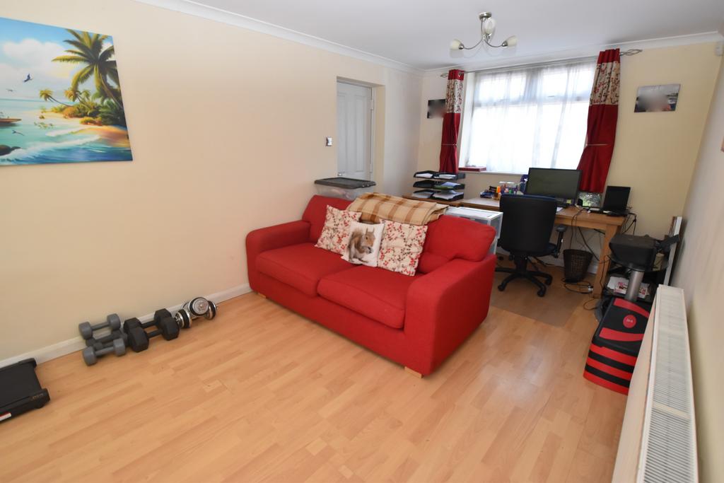 Central Drive, Urmston, M41 – další