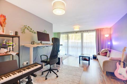 at 32 Hornsey Road, Lower Holloway, London N7