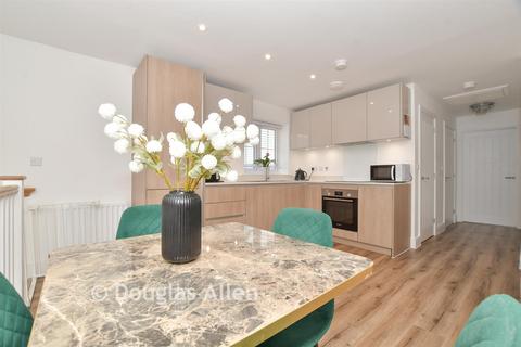 2 bedroom coach house for sale, Flemmings Farm Close, Wickford SS11