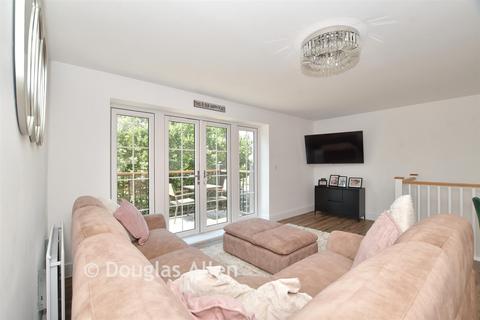 2 bedroom coach house for sale, Flemmings Farm Close, Wickford SS11