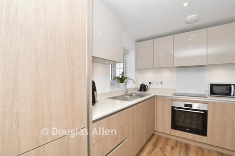 2 bedroom coach house for sale, Flemmings Farm Close, Wickford SS11