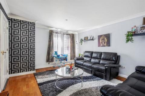 3 bedroom semi-detached house for sale, Barlow Drive, London SE18