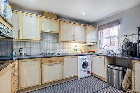 3 bedroom semi-detached house for sale, Barlow Drive, London SE18