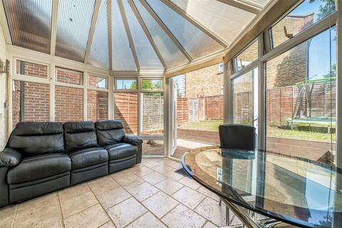3 bedroom semi-detached house for sale, Barlow Drive, London SE18