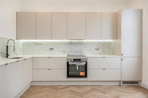 2 bedroom flat for sale, Effingham Road, London SE12