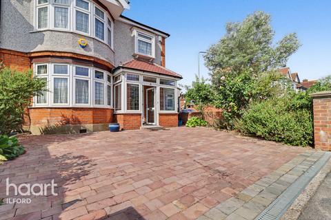 4 bedroom end of terrace house to rent, Cranbrook Rise, Ilford