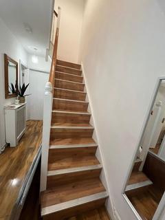 4 bedroom house to rent, Avis Square, Stepney, London, E1