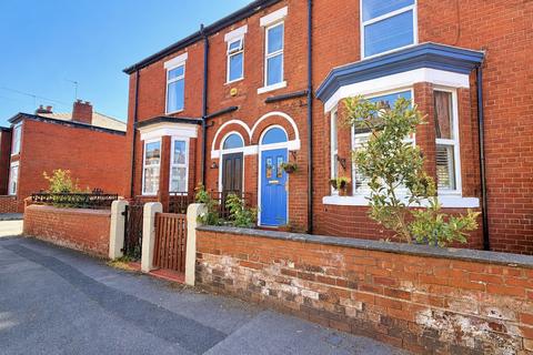 3 bedroom end of terrace house for sale, Wellington Grove, Cale Green, SK2