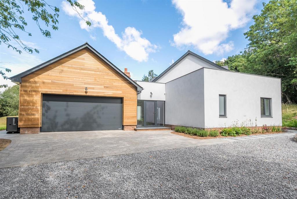 Detached house exterior, driveway