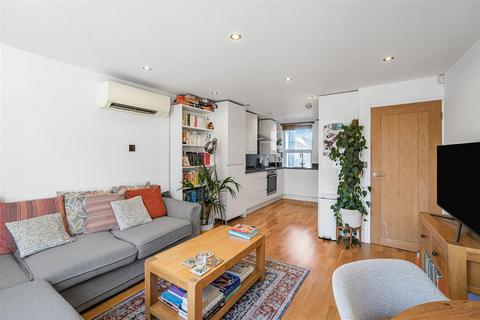 2 bedroom flat for sale, Cambridge Road, Kingston Upon Thames KT1