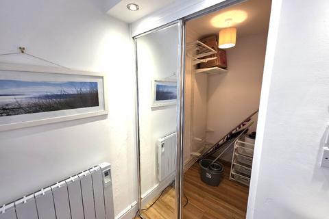Studio to rent, Holburn Street, City Centre, Aberdeen, AB10
