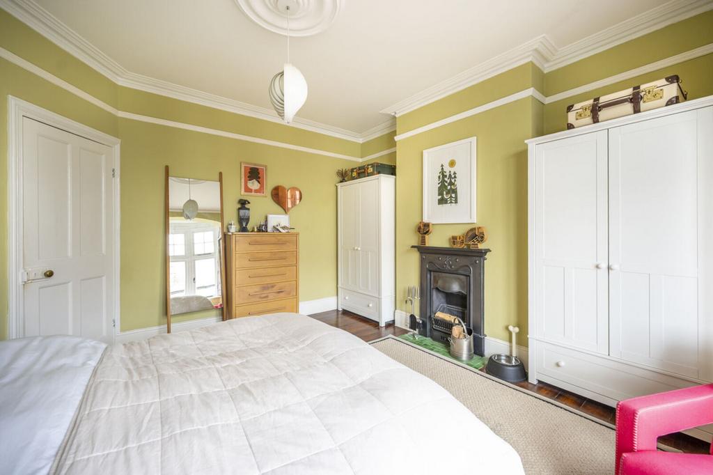 Bedroom, fireplace
