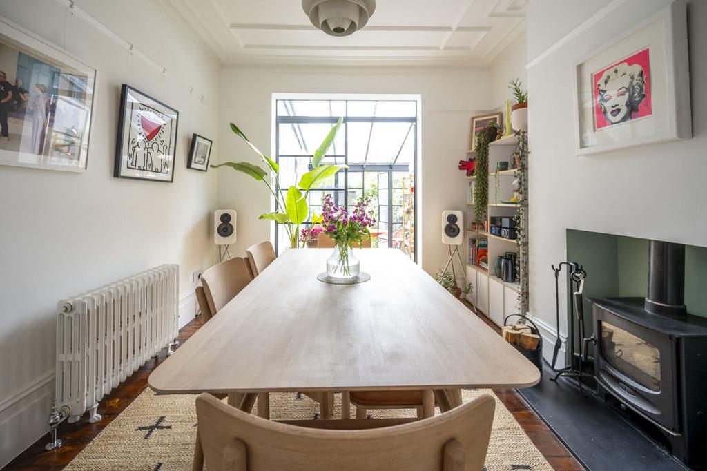 Dining room, fireplace