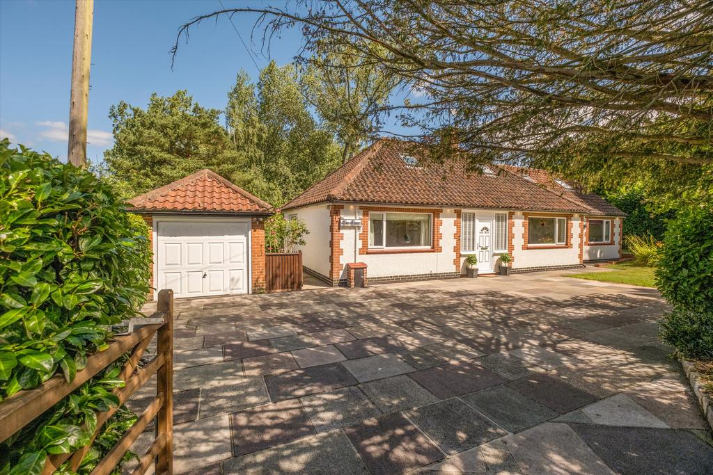 Detached house exterior, driveway, garage