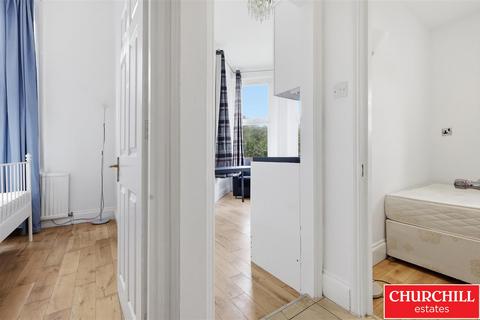 2 bedroom flat to rent, Hollybush Hill, Wanstead