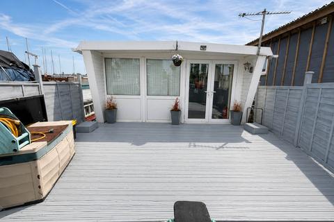 3 bedroom houseboat for sale, Vicarage Lane, Hoo ME3