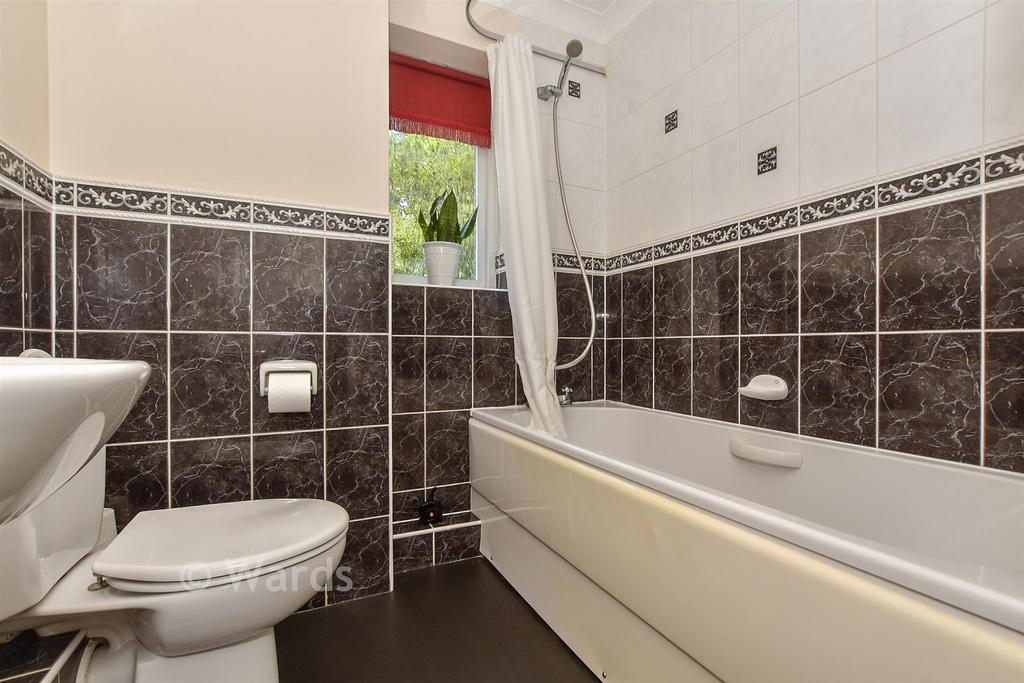 En-Suite Bathroom