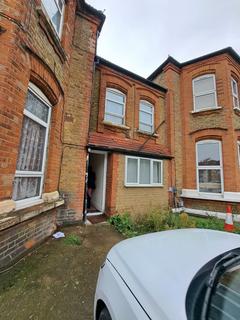 2 bedroom flat to rent, Ilford, Essex, IG1