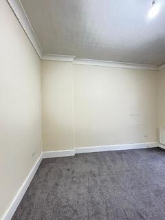 2 bedroom flat to rent, Ilford, Essex, IG1