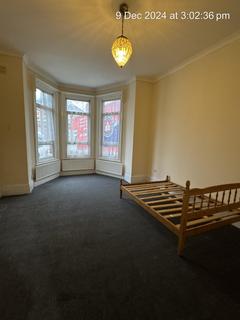 2 bedroom flat to rent, Ilford, Essex, IG1