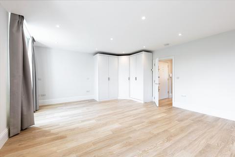 Studio to rent, Sloane Street, London SW1X