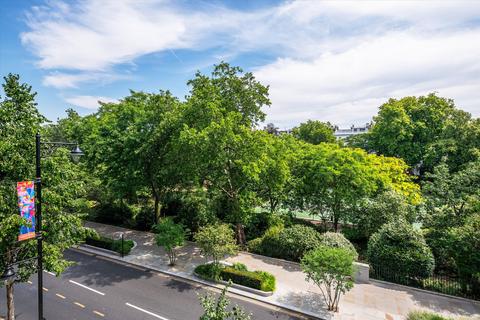 Studio to rent, Sloane Street, London SW1X