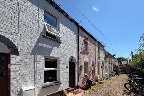 2 bedroom terraced house to rent, Savery Row, Taunton