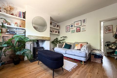 2 bedroom terraced house to rent, Savery Row, Taunton