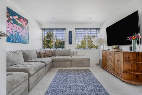 2 bedroom penthouse for sale, Great North Road, Hatfield, AL9