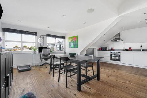 2 bedroom penthouse for sale, Great North Road, Hatfield, AL9