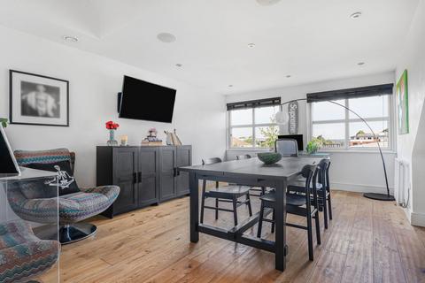 2 bedroom penthouse for sale, Great North Road, Hatfield, AL9