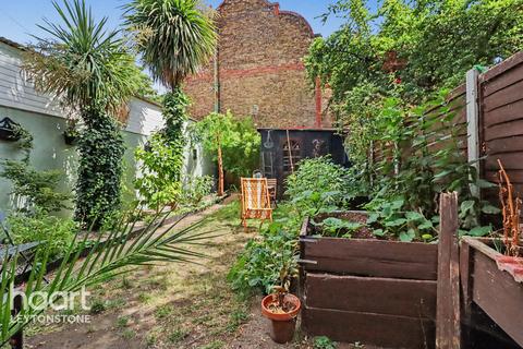 2 bedroom flat for sale, Lea Bridge Road, London